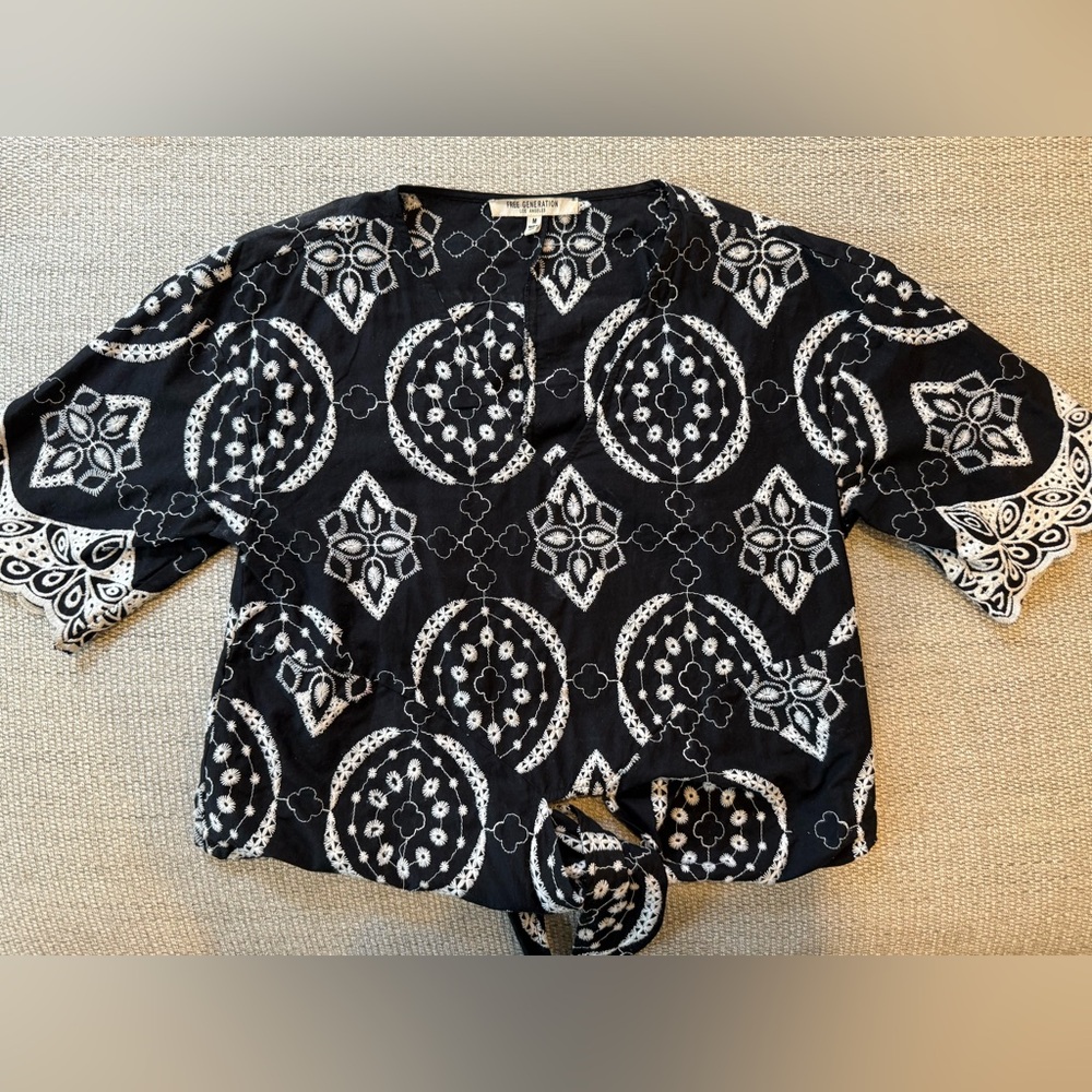 Women's Free Generation Black/White Embroidered Tie Front Top Sz Medium